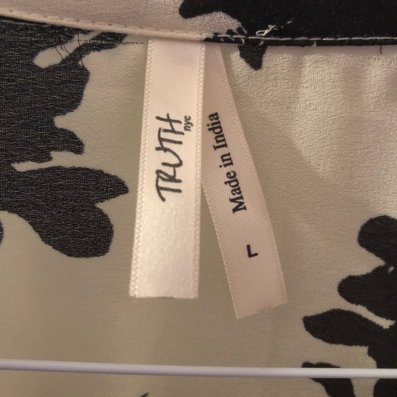 B/W floral blouse - Picture 4 of 4